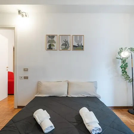 Front - And Station 2' - Wifi Apartment *