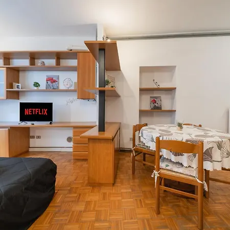 Front - And Station 2' - Wifi Apartment Lecco