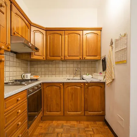 Apartment Front - And Station 2' - Wifi Lecco